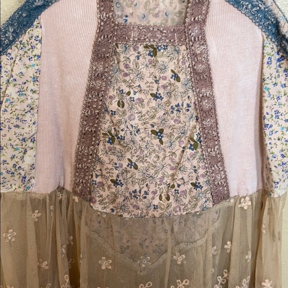 Tank Top w/ fun design & material - Picture 3 of 6